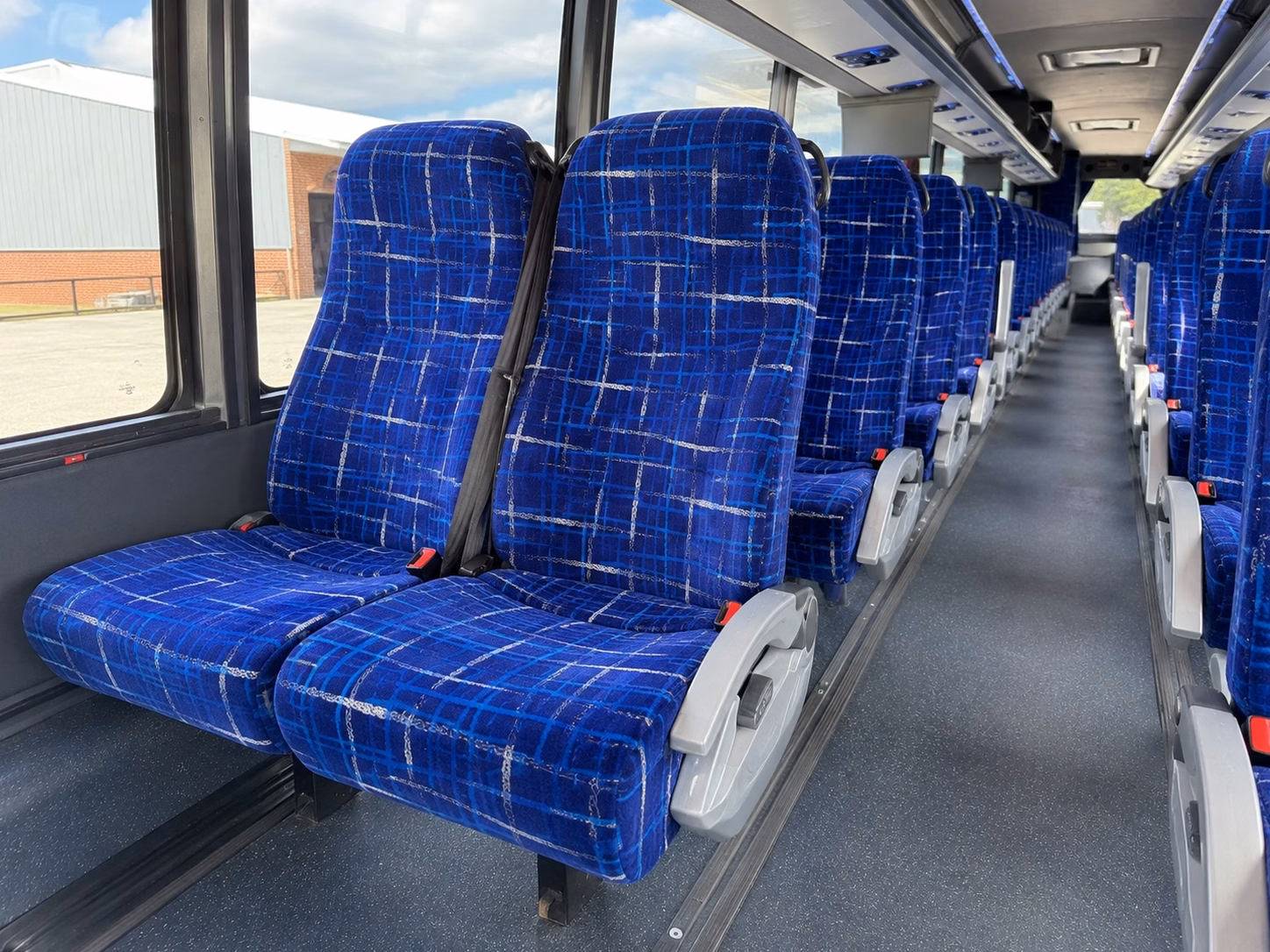 minnesota wild and twins game shuttles from bloomington hotels